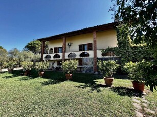 Prestigiosa villa di 430 mq in vendita, Via della Chiesa di Gragnano, Capannori, Lucca, Toscana