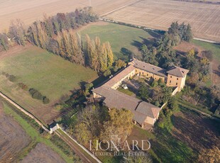 Residenza dal fascino antico in vendita a soli venti chilometri da Milano