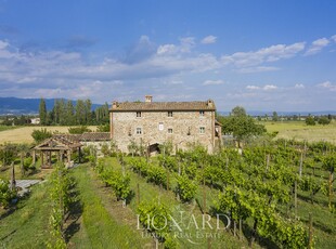 Residenza di lusso in stile rustico tra le dolci colline tra Umbria e Toscana
