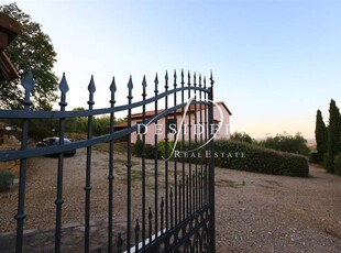 Rustico casale abitabile a Magliano in Toscana