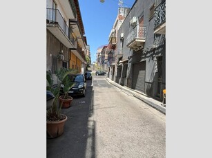 Trilocale in Vendita a Catania, zona Centro Storico, 80'000€, 85 m²