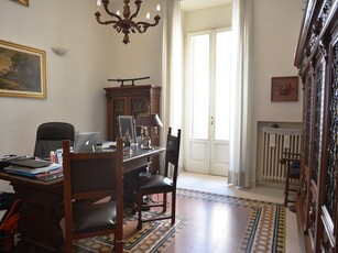 Ufficio in Affitto a Bari, 1'000€, 95 m², arredato