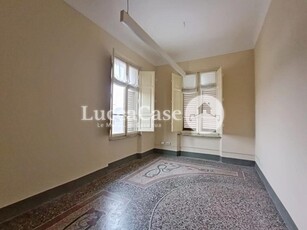 Ufficio in Vendita a Lucca, zona San Concordio Contrada, 420'000€, 140 m²