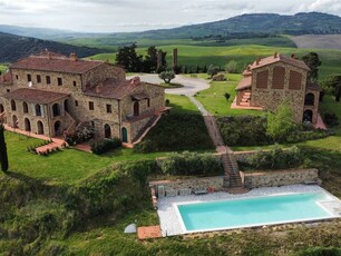 Vendita di Immobili in Toscana: Un Meraviglioso Casale a Volterra