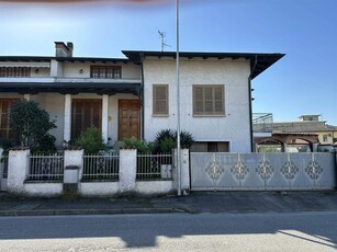 Villa bifamiliare in vendita a Livraga Lodi