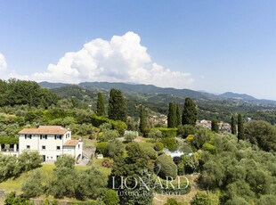 Villa di lusso con piscina vicino alla costa di Sarzana