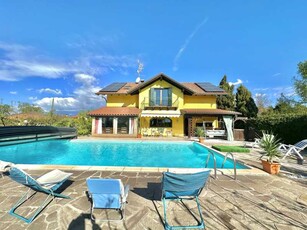 Villa in Vendita ad Agrate Conturbia - 640000 Euro