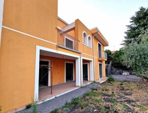 Villa in Vendita ad Pedara - 268000 Euro