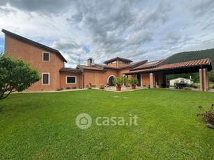 Villa in Vendita in SP3 94 a Terni