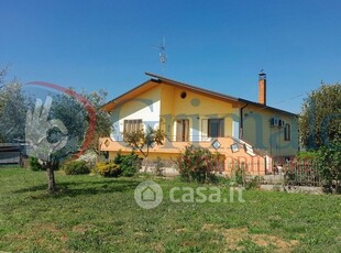 Villa in Vendita in Via Campo di Aviazione a Benevento