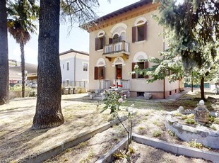 Villa in Viale Roma 8 a Foligno
