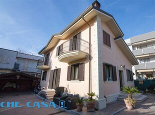 Villa in Viale Tommaseo 12 a Riccione