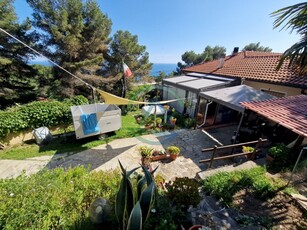 Villa Moderna con Vista Mare a Andora