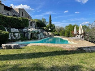 Confortevole casa con terrazza, piscina e barbecue