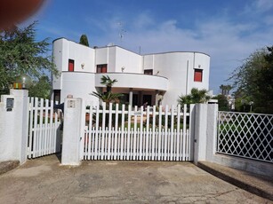Villa (zona residenziale) di 6 vani /300 mq a Casamassima (zona Bari Alto)