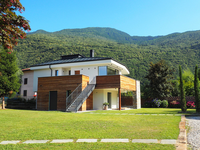 Appartamento 'La Villa del Lago in Terrazzo' con vista mare, Wi-Fi e aria condizionata