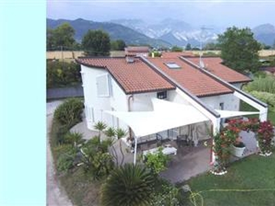 Indipendente - Villa a Carrara