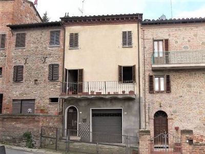 Terratetto ristrutturato in zona Torrita a Torrita di Siena