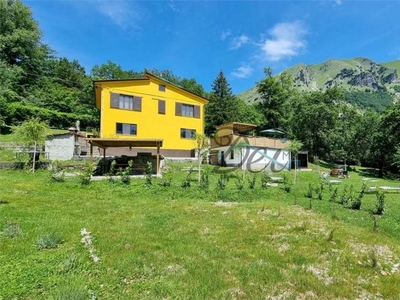 villa in vendita a Bagni di Lucca