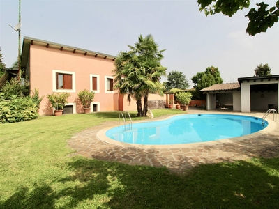 Villa in vendita a Manerbio Brescia