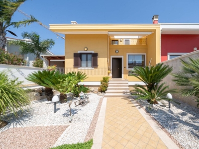 Villa in vendita a Palo Del Colle Bari Auricarro