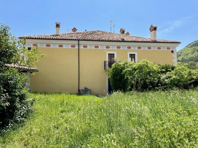 villa indipendente in vendita a Carapelle Calvisio