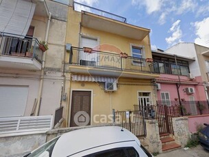 Appartamento in Vendita in Via Daniele Monteleoni 11 a Siracusa