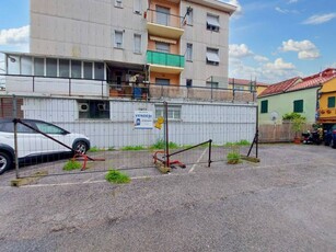 Box - Garage - Posto Auto in Vendita a Vado Ligure