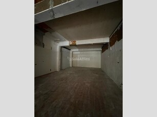 Capannone in Affitto a Pescara, zona Piazza Salotto, 2'500€, 105 m²