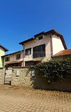Casa Bi - Trifamiliare in Vendita a Gambolò