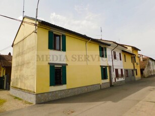 Casa Bi - Trifamiliare in Vendita a Sannazzaro de' Burgondi Sannazzaro Dè Burgondi