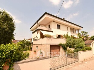 Casa Bi/Trifamiliare in Vendita in Via Carducci 11 a Quinto Vicentino