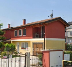 Casa Bi/Trifamiliare in Vendita in Via Nino Bixio a Gazzo