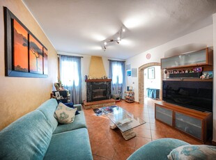 Casa indipendente 8 locali di 230 m² in Berra