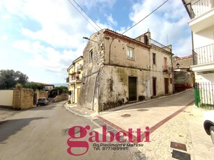 Casa indipendente con box a San Potito Sannitico