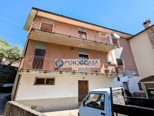 Casa indipendente con terrazzo, Montignoso piazza