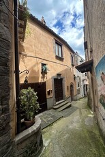 Casa Indipendente in Via Razzini, 9, Sessa Aurunca (CE)
