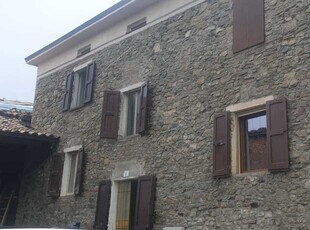 Casa indipendente ristrutturata in strada per piazza-sivizzano, Fornovo di Taro