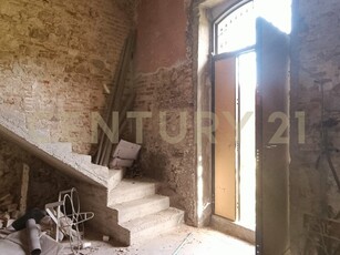 Casa Semi Indipendente in Vendita a Messina, 89'000€, 226 m²