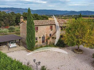 Casale Ristrutturato in Vendita a Cortona