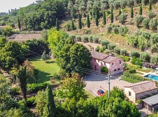 Casale Storico con Piscina in Vendita a Palaia, Toscana