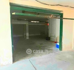 Garage/Posto auto in Vendita in Via Umberto Giordano 21 a Vieste