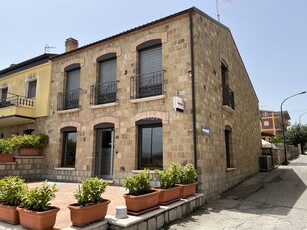 Locale commerciale in affitto in viale andrea doria, Avigliano