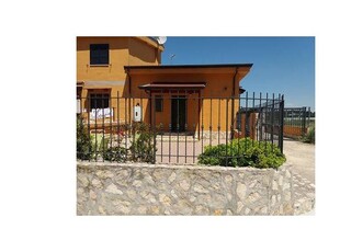 Monolocale in affitto a Giugliano in Campania, Frazione Varcaturo