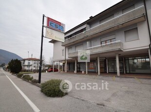 Negozio/Locale commerciale in Vendita in Via Santissima Trinità 136 a Schio