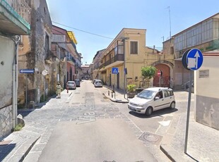 Palazzina commerciale in vendita a Giugliano In Campania
