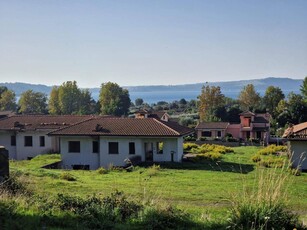 Palazzina commerciale in vendita a Trevignano Romano