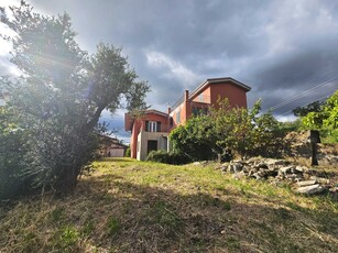 Porzione di casa in Vendita a Castelnuovo Magra Via Montecchio