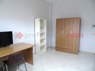 Quadrilocale in Affitto a Bari, 400€, 143 m², arredato