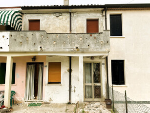 Rustico / Casale in vendita a Giacciano con Baruchella - Zona: Zelo